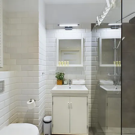 Elegancki Apartament Blisko Rzeki W Krakowie Z Biurkiem Do Pracy Zdalnej By Renters